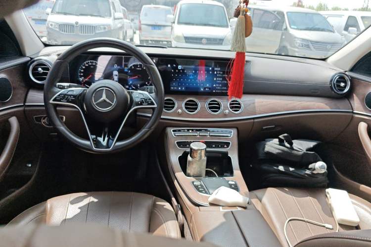 Used Mercedes-Benz E-Class 2023 Updated E 300 L Fashion Edition Center Console