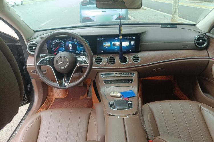 Used Mercedes-Benz E-Class 2023 Updated E 300 L Luxury Edition Center Console