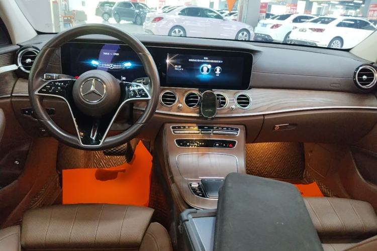 Used Mercedes-Benz E-Class 2023 Facelift E 260 L Center Console