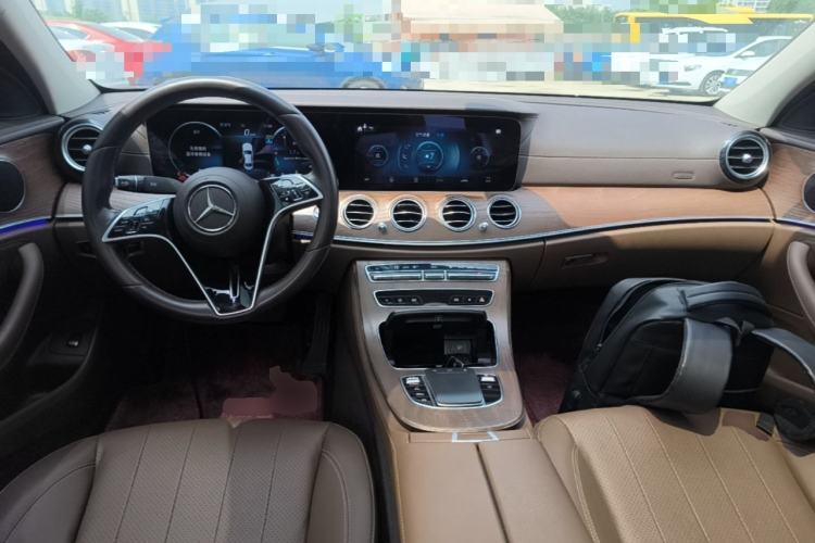 Used Mercedes-Benz E-Class 2023 Updated E 300 L Fashion Edition Center Console