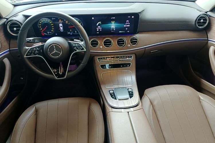 Used Mercedes-Benz E-Class 2023 Updated E 300 L Fashion Edition Center Console