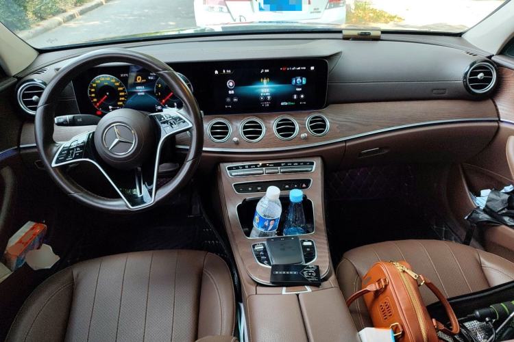 Used Mercedes-Benz E-Class 2023 Updated E 300 L Fashion Edition Center Console