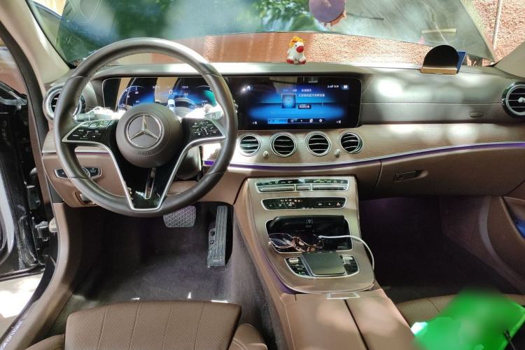 Used Mercedes-Benz E-Class 2023 Facelift E 260 L Center Console