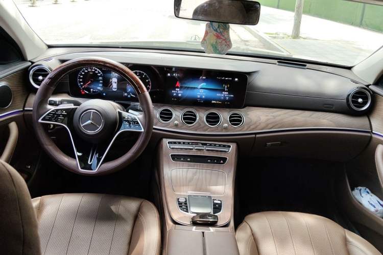 Used Mercedes-Benz E-Class 2023 E 300 L Stylish Model Center Console