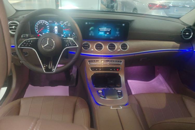 Used Mercedes-Benz E-Class 2023 Updated E 300 L Fashion Edition Center Console