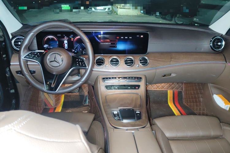 Used Mercedes-Benz E-Class 2023 Facelift E 260 L Center Console