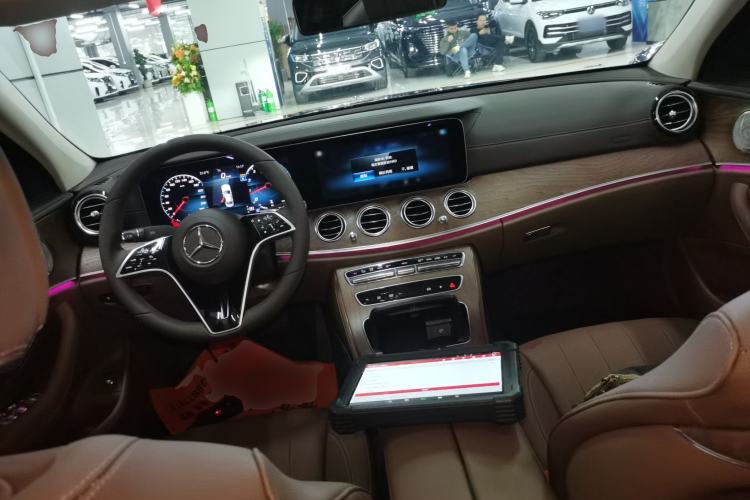 Used Mercedes-Benz E-Class 2023 Updated E 300 L Luxury Edition Center Console