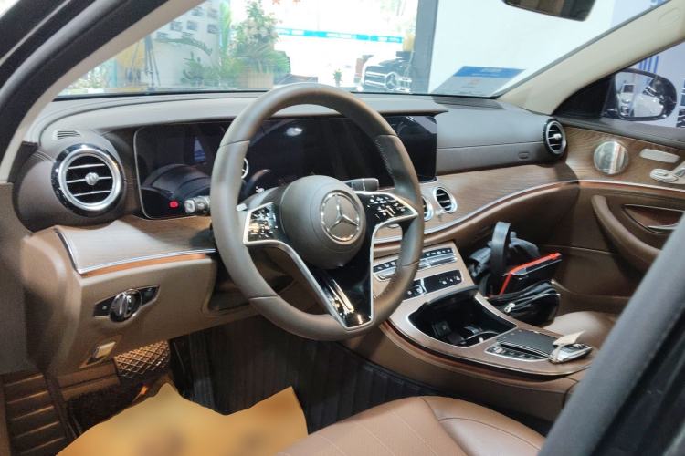 Used Mercedes-Benz E-Class 2023 E 300 L Luxury Model Center Console
