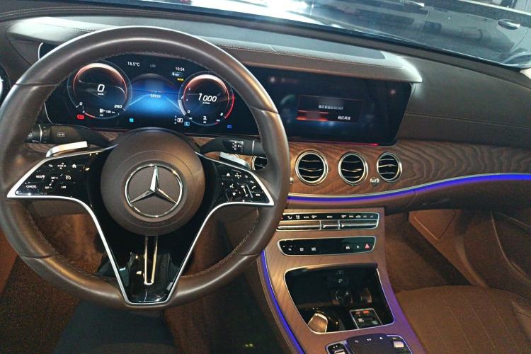 Used Mercedes-Benz E-Class 2023 Updated E 300 L Fashion Edition Center Console
