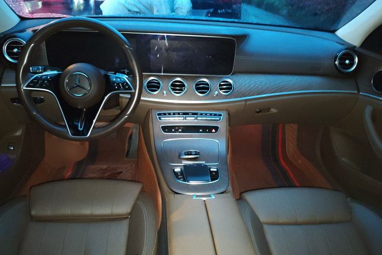 Used Mercedes-Benz E-Class 2023 Facelift E 260 L Center Console