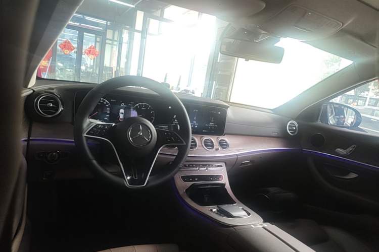 Used Mercedes-Benz E-Class 2023 Facelift E 260 L Center Console
