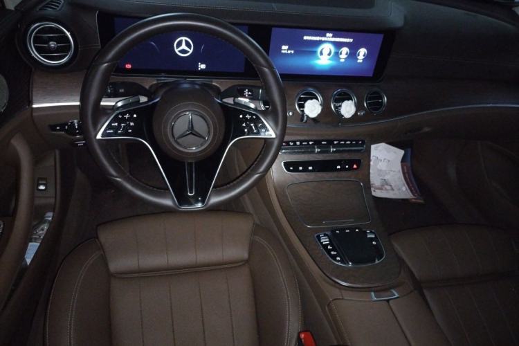 Used Mercedes-Benz E-Class 2023 E 260 L Center Console