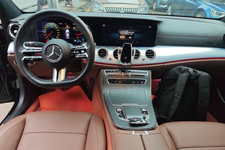 Used Mercedes-Benz E-Class 2023 Restyled E 300 L Sport Luxury Edition Center Console