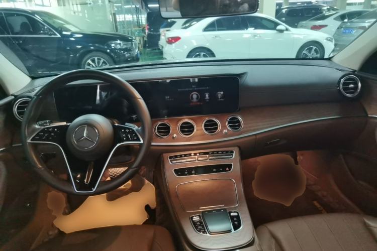 Used Mercedes-Benz E-Class 2023 Updated E 300 L Luxury Edition Center Console