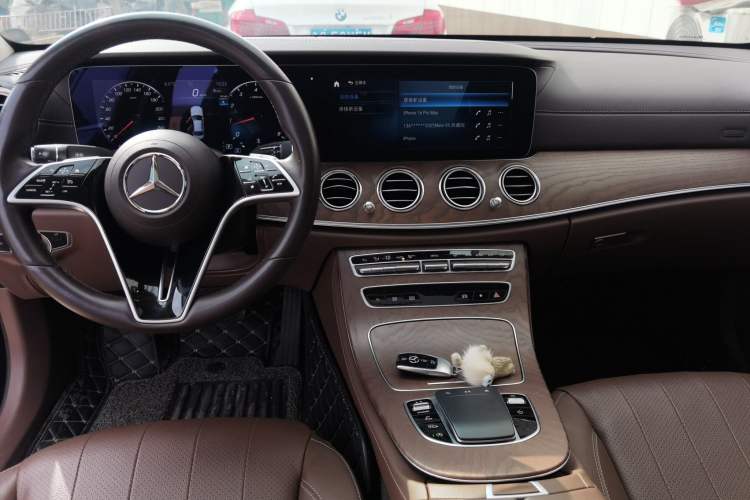 Used Mercedes-Benz E-Class 2023 Updated E 300 L Fashion Edition Center Console