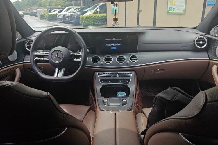 Used Mercedes-Benz E-Class 2023 E 260 L Sport Edition Center Console