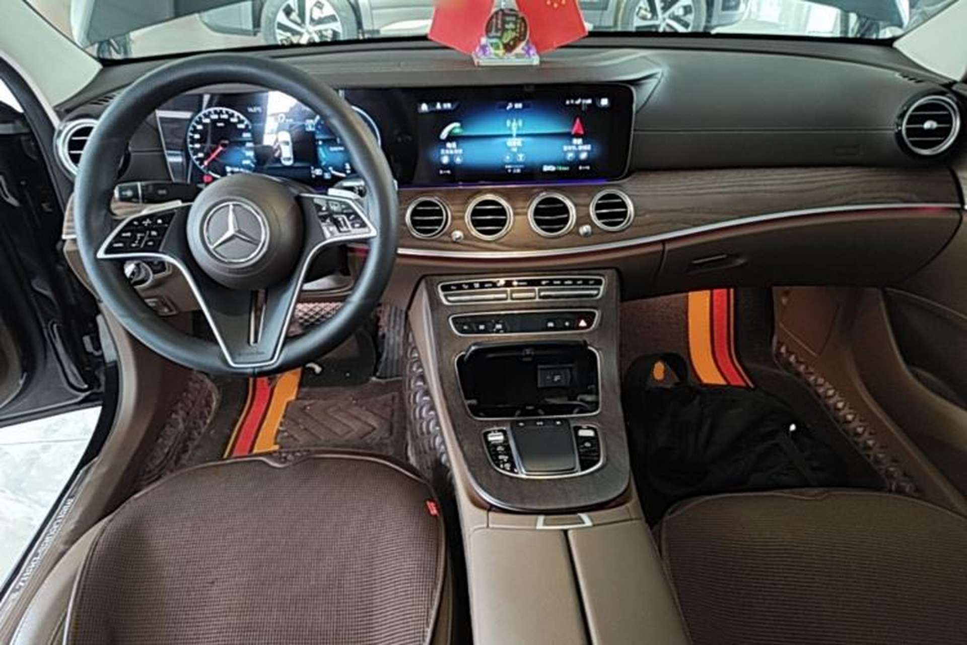 Used Mercedes-Benz E-Class 2023 Updated E 300 L Fashion Edition Center Console