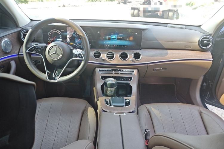 Used Mercedes-Benz E-Class 2023 Updated E 300 L Fashion Edition Center Console