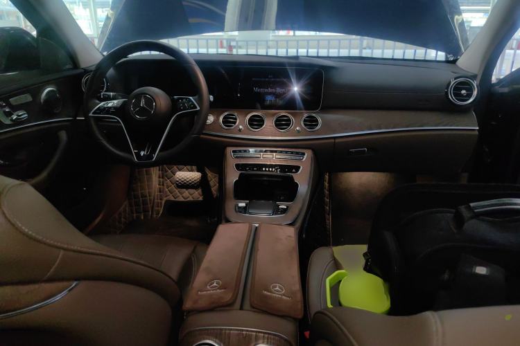 Used Mercedes-Benz E-Class 2023 Updated E 300 L Fashion Edition Center Console