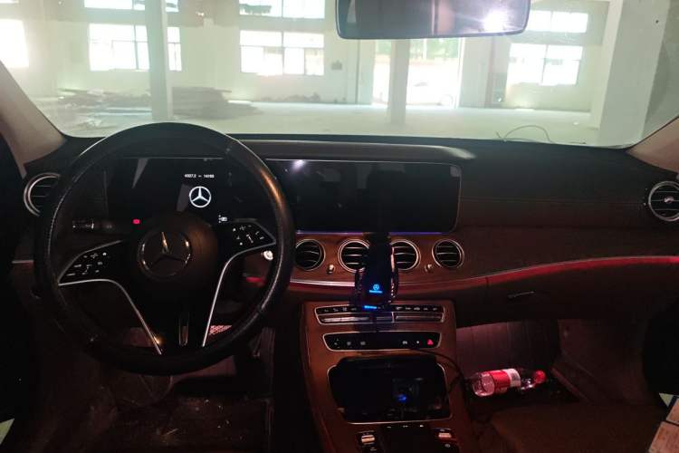 Used Mercedes-Benz E-Class 2023 Updated E 300 L Fashion Edition Center Console