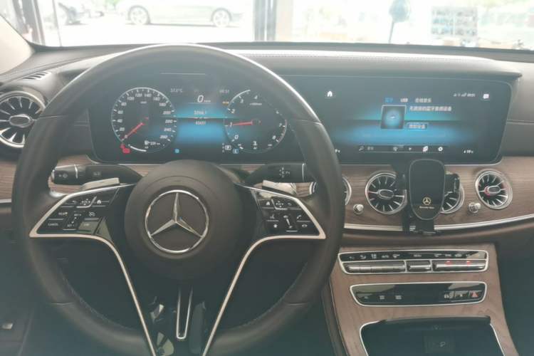 Used Mercedes-Benz E-Class 2023 Facelift E 260 L Center Console
