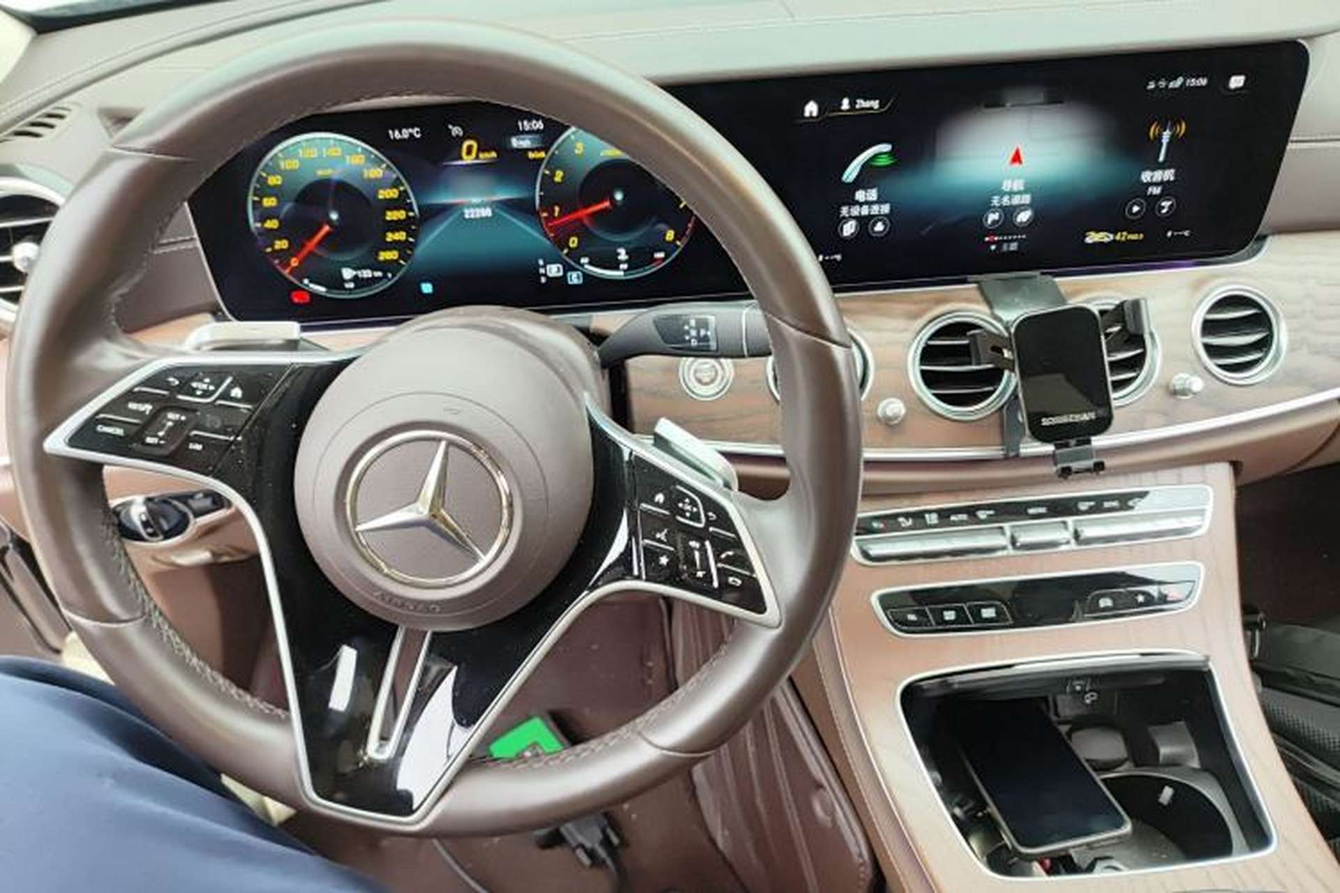 Used Mercedes-Benz E-Class 2023 Updated E 300 L Luxury Edition Center Console