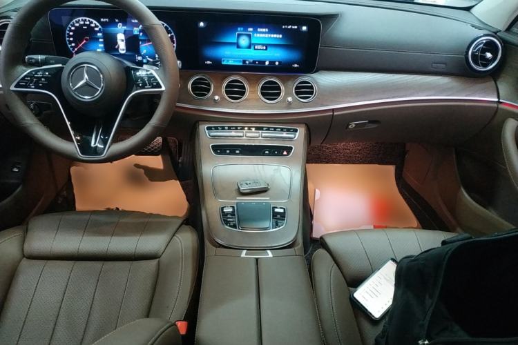 Used Mercedes-Benz E-Class 2023 E 260 L Center Console