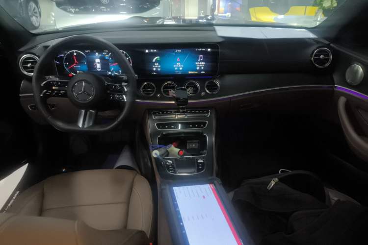 Used Mercedes-Benz E-Class 2023 E 300 L Sport Luxury Edition Center Console