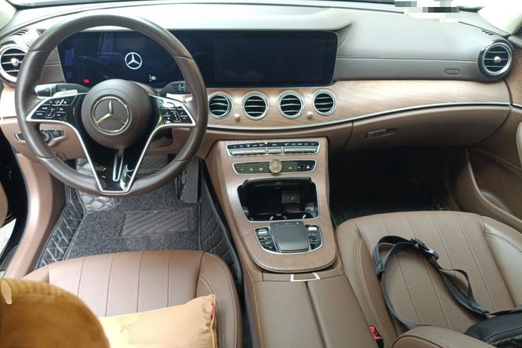 Used Mercedes-Benz E-Class 2023 Updated E 300 L Fashion Edition Center Console