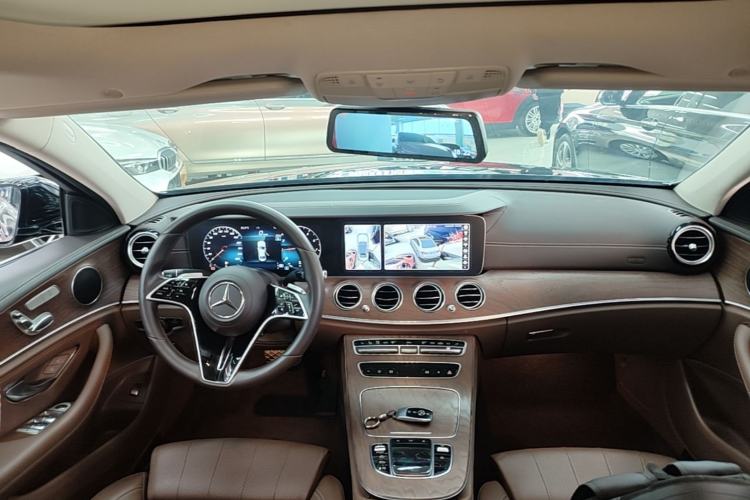 Used Mercedes-Benz E-Class 2023 Facelift E 260 L Center Console