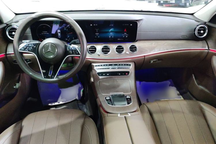 Used Mercedes-Benz E-Class 2023 Updated E 300 L Fashion Edition Center Console