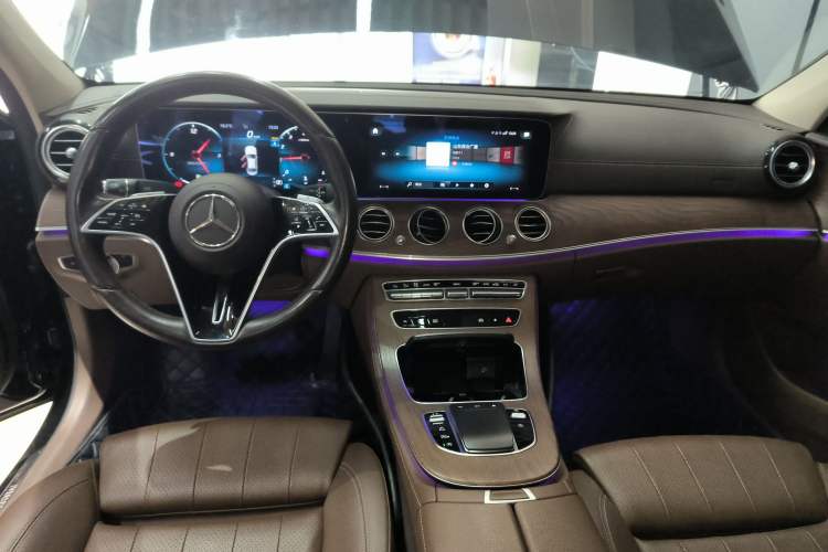 Used Mercedes-Benz E-Class 2023 E 260 L Center Console