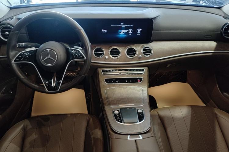 Used Mercedes-Benz E-Class 2023 Updated E 300 L Fashion Edition Center Console