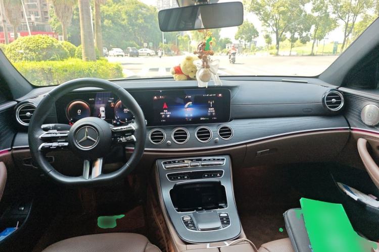 Used Mercedes-Benz E-Class 2023 E 300 L Sport Luxury Edition Center Console