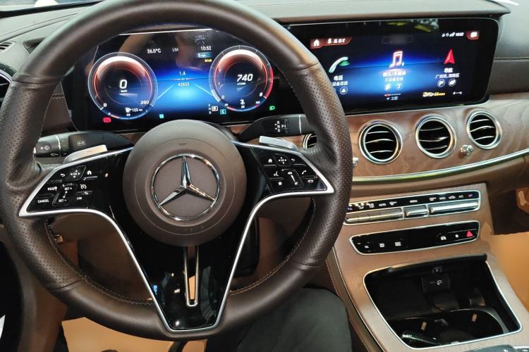 Used Mercedes-Benz E-Class 2023 Updated E 300 L Luxury Edition Center Console