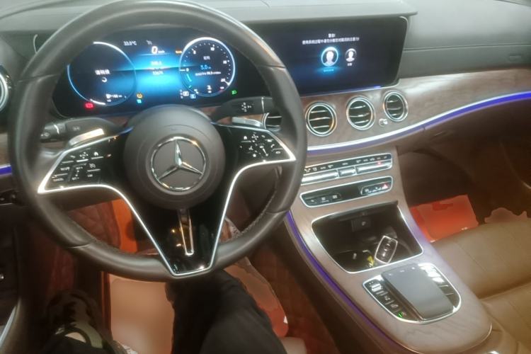 Used Mercedes-Benz E-Class 2023 E 260 L Center Console