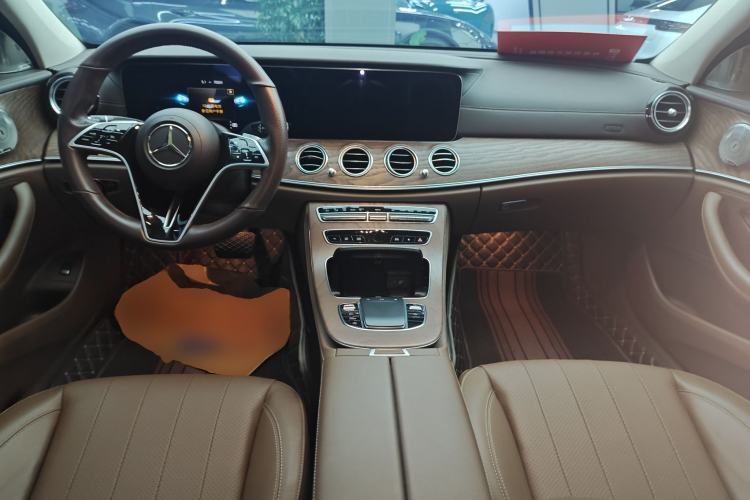 Used Mercedes-Benz E-Class 2023 Updated E 300 L Fashion Edition Center Console