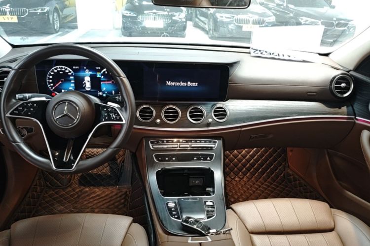 Used Mercedes-Benz E-Class 2023 E 260 L Center Console