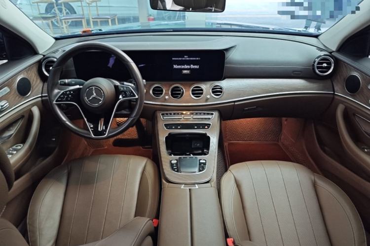 Used Mercedes-Benz E-Class 2023 Updated E 300 L Fashion Edition Center Console