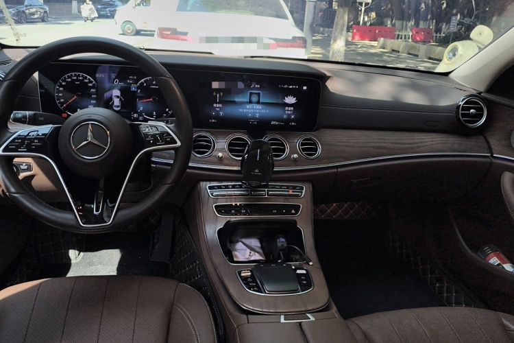 Used Mercedes-Benz E-Class 2023 E 300 L Luxury Model Center Console