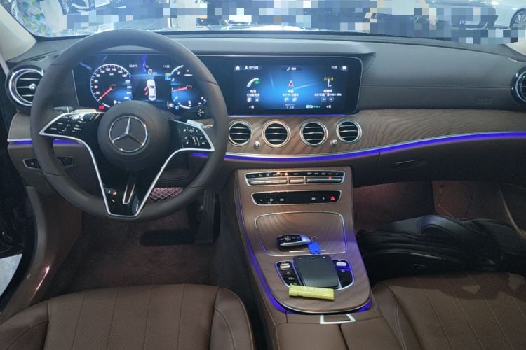 Used Mercedes-Benz E-Class 2023 Updated E 300 L Fashion Edition Center Console