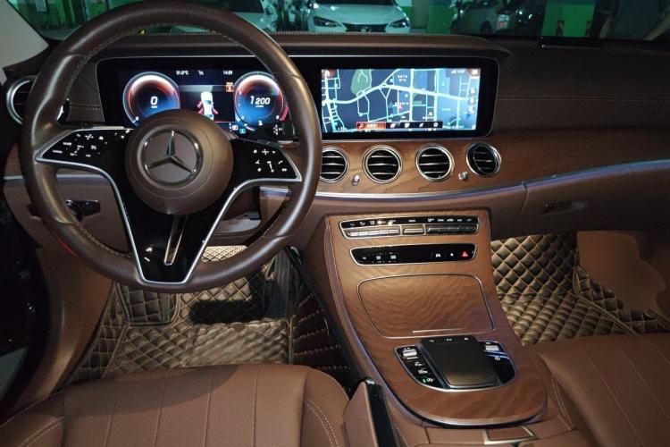 Used Mercedes-Benz E-Class 2023 Updated E 300 L Fashion Edition Center Console