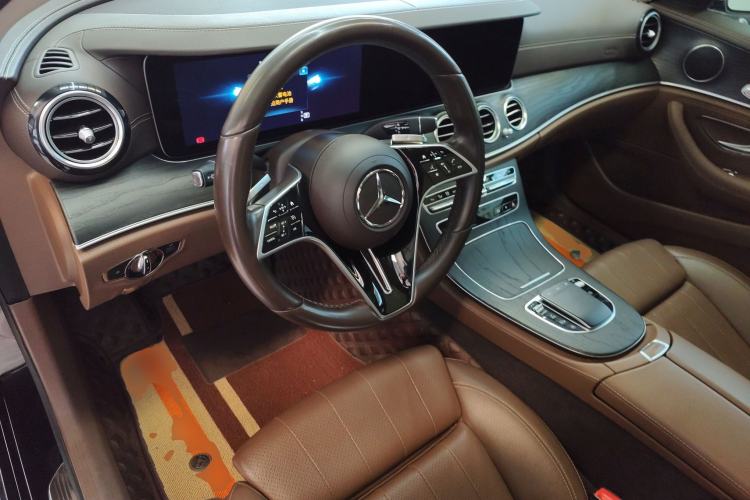 Used Mercedes-Benz E-Class 2023 E 260 L Center Console