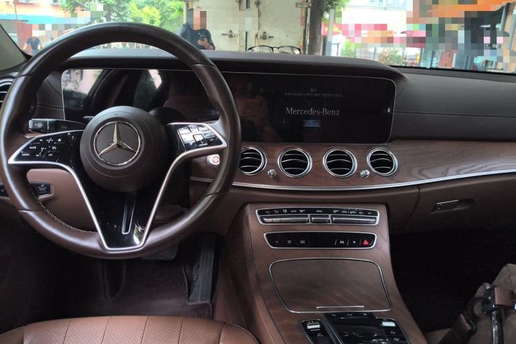 Used Mercedes-Benz E-Class 2023 Updated E 300 L Luxury Edition Center Console