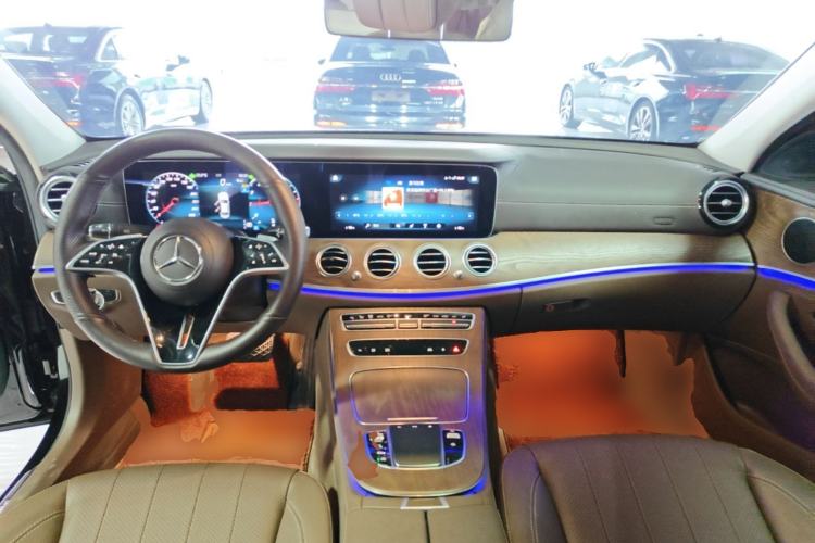 Used Mercedes-Benz E-Class 2023 Updated E 300 L Fashion Edition Center Console