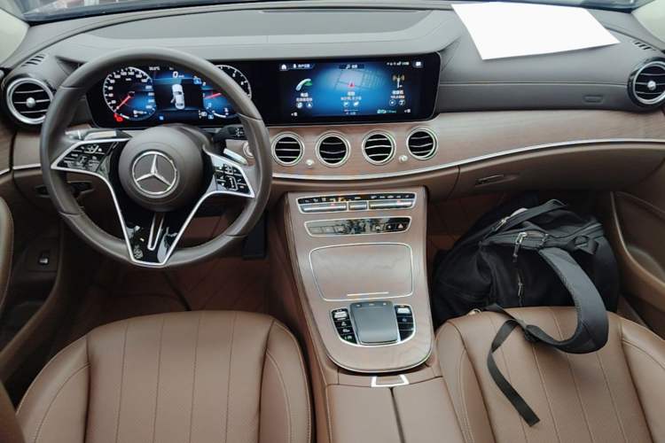Used Mercedes-Benz E-Class 2023 Updated E 300 L Fashion Edition Center Console
