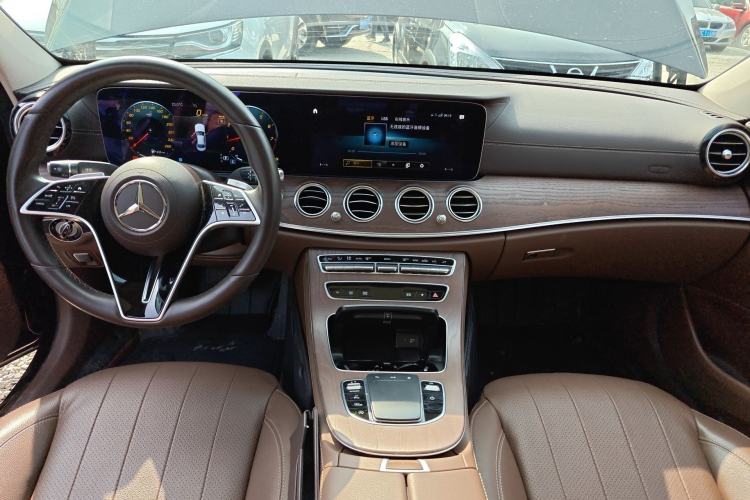 Used Mercedes-Benz E-Class 2023 Updated E 300 L Fashion Edition Center Console