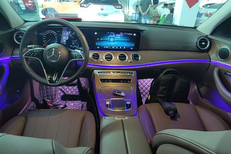 Used Mercedes-Benz E-Class 2023 Updated E 300 L Fashion Edition Center Console