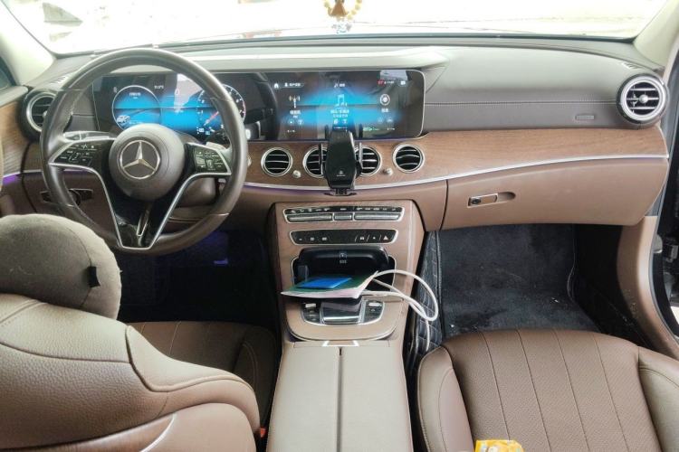 Used Mercedes-Benz E-Class 2023 Updated E 300 L Fashion Edition Center Console
