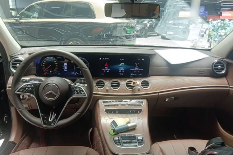 Used Mercedes-Benz E-Class 2023 Updated E 300 L Fashion Edition Center Console